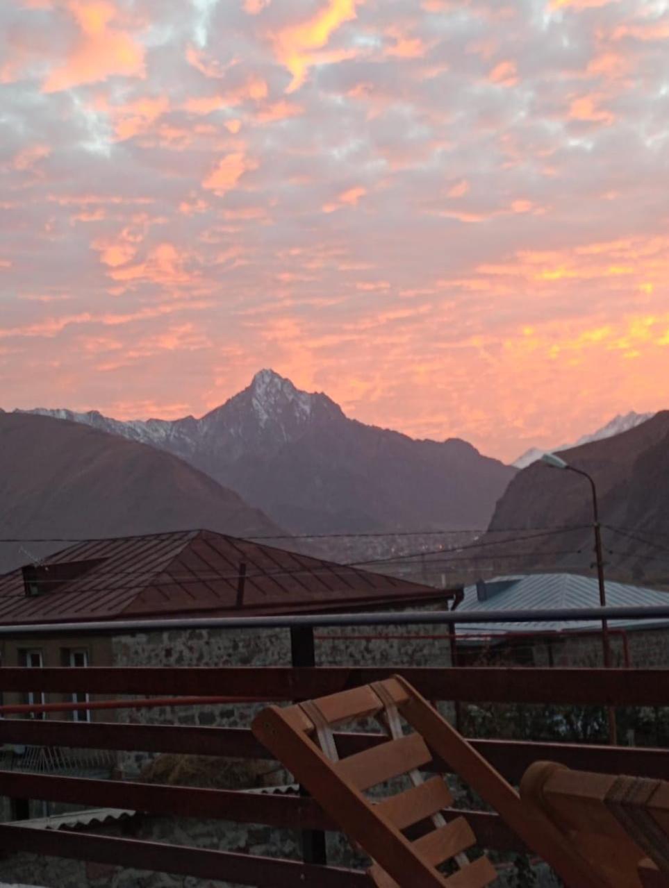 Royal Galaxy Apartment Kazbegi Kültér fotó